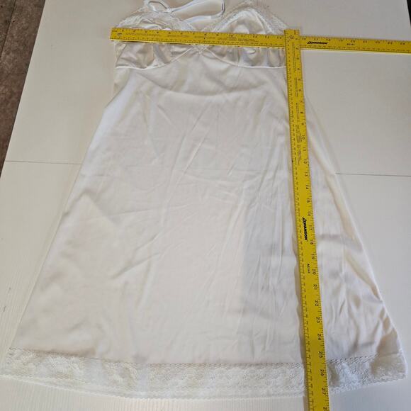 Vintage 60's Vanity Fair Off White Lace Nylon Slip Midi Nightgown Size 36 3633 - Picture 6 of 6